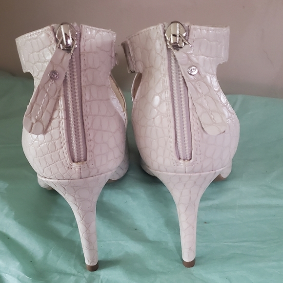 Jones New York Christine white pumps Size 8 - Picture 5 of 15